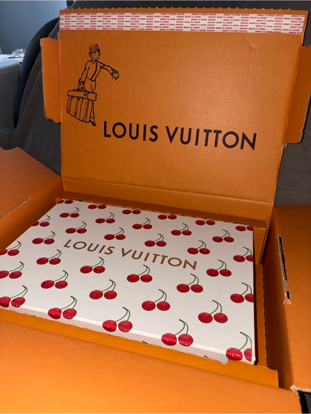 Louis Vuitton - Picture 7 of 7